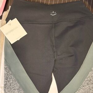 NWT Beyond Yoga Black and Sage Leggings